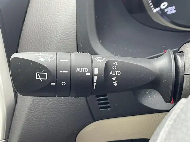 トヨタ ランドクルーザー プラド TX Lパッケージ 滋賀県 2023(令5)年 3.2万km ホワイトパールクリスタルシャイン 純正9インチナビ/【Bluetooth/CD/DVD/フルセグTV】/サンルーフ/レザーシート/バックカメラ/レーダークルーズコントロール/クリアランスソナー/LEDヘッドライト/オートマチックハイビーム/レーンディパーチャーアラート/センターデフロック/ヒルディセントコントロール/プリクラッシュセーフティ/前方ドライブレコーダー/D/Nパワーシート/D/Nシートヒーター/D/Nシートベンチレーション/電動格納サードシート/ビルトインETC/純正フロアマット/プッシュスタート/スマートキー/ステアリングリモコン