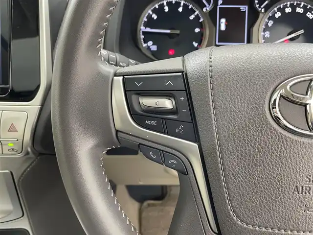 トヨタ ランドクルーザー プラド TX Lパッケージ 滋賀県 2023(令5)年 3.2万km ホワイトパールクリスタルシャイン 純正9インチナビ/【Bluetooth/CD/DVD/フルセグTV】/サンルーフ/レザーシート/バックカメラ/レーダークルーズコントロール/クリアランスソナー/LEDヘッドライト/オートマチックハイビーム/レーンディパーチャーアラート/センターデフロック/ヒルディセントコントロール/プリクラッシュセーフティ/前方ドライブレコーダー/D/Nパワーシート/D/Nシートヒーター/D/Nシートベンチレーション/電動格納サードシート/ビルトインETC/純正フロアマット/プッシュスタート/スマートキー/ステアリングリモコン