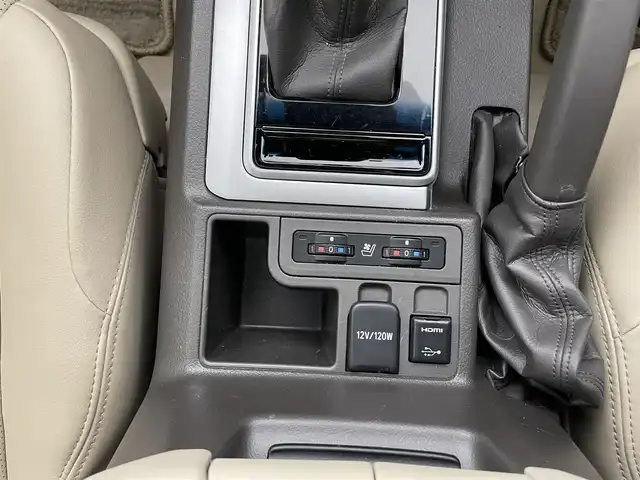 トヨタ ランドクルーザー プラド TX Lパッケージ 滋賀県 2023(令5)年 3.2万km ホワイトパールクリスタルシャイン 純正9インチナビ/【Bluetooth/CD/DVD/フルセグTV】/サンルーフ/レザーシート/バックカメラ/レーダークルーズコントロール/クリアランスソナー/LEDヘッドライト/オートマチックハイビーム/レーンディパーチャーアラート/センターデフロック/ヒルディセントコントロール/プリクラッシュセーフティ/前方ドライブレコーダー/D/Nパワーシート/D/Nシートヒーター/D/Nシートベンチレーション/電動格納サードシート/ビルトインETC/純正フロアマット/プッシュスタート/スマートキー/ステアリングリモコン