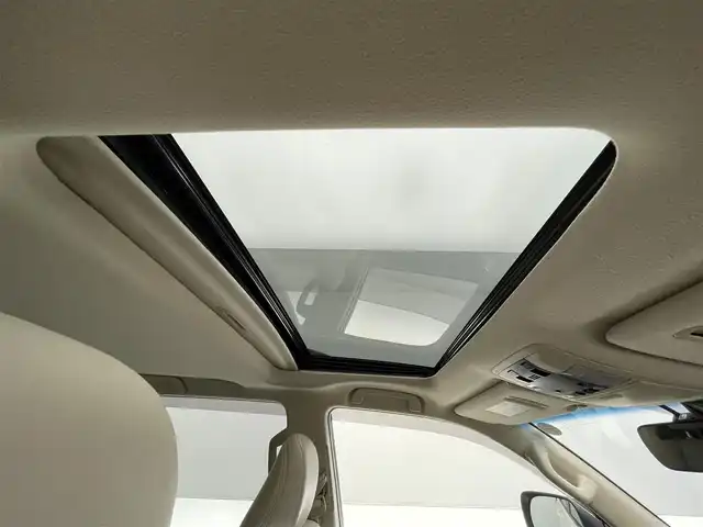 トヨタ ランドクルーザー プラド TX Lパッケージ 滋賀県 2023(令5)年 3.2万km ホワイトパールクリスタルシャイン 純正9インチナビ/【Bluetooth/CD/DVD/フルセグTV】/サンルーフ/レザーシート/バックカメラ/レーダークルーズコントロール/クリアランスソナー/LEDヘッドライト/オートマチックハイビーム/レーンディパーチャーアラート/センターデフロック/ヒルディセントコントロール/プリクラッシュセーフティ/前方ドライブレコーダー/D/Nパワーシート/D/Nシートヒーター/D/Nシートベンチレーション/電動格納サードシート/ビルトインETC/純正フロアマット/プッシュスタート/スマートキー/ステアリングリモコン