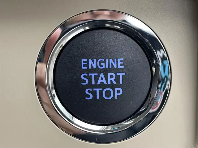 トヨタ ランドクルーザー プラド TX Lパッケージ 滋賀県 2023(令5)年 3.2万km ホワイトパールクリスタルシャイン 純正9インチナビ/【Bluetooth/CD/DVD/フルセグTV】/サンルーフ/レザーシート/バックカメラ/レーダークルーズコントロール/クリアランスソナー/LEDヘッドライト/オートマチックハイビーム/レーンディパーチャーアラート/センターデフロック/ヒルディセントコントロール/プリクラッシュセーフティ/前方ドライブレコーダー/D/Nパワーシート/D/Nシートヒーター/D/Nシートベンチレーション/電動格納サードシート/ビルトインETC/純正フロアマット/プッシュスタート/スマートキー/ステアリングリモコン