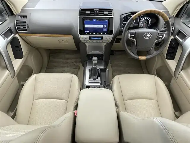 トヨタ ランドクルーザー プラド TX Lパッケージ 滋賀県 2023(令5)年 3.2万km ホワイトパールクリスタルシャイン 純正9インチナビ/【Bluetooth/CD/DVD/フルセグTV】/サンルーフ/レザーシート/バックカメラ/レーダークルーズコントロール/クリアランスソナー/LEDヘッドライト/オートマチックハイビーム/レーンディパーチャーアラート/センターデフロック/ヒルディセントコントロール/プリクラッシュセーフティ/前方ドライブレコーダー/D/Nパワーシート/D/Nシートヒーター/D/Nシートベンチレーション/電動格納サードシート/ビルトインETC/純正フロアマット/プッシュスタート/スマートキー/ステアリングリモコン