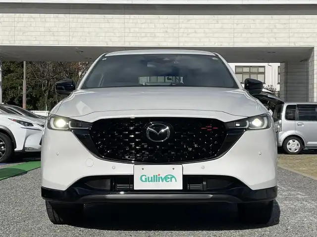 マツダ ＣＸ－５ XD スポーツアピアランス 兵庫県 2023(令5)年 1.5万km ロジウムホワイトプレミアムメタリック /ワンオーナー//R6/7年ディーラー点検記録簿有//アクティブドライビングディスプレイ（HUD）//マツダコネクトナビ//地デジ/BT/USB/Apple Car Play/Android Auto//ステアリングリモコン（ステアリングヒーター付）//本革シート//前席電動/ヒーター/運転席メモリ//パワーバックドア//パドルシフト//純正19インチAW//オートLEDヘッドランプ//ドライブレコーダー前後//トノカバー//コーナーセンサー//ワイヤレス充電器/【i-ACTIVSENSE】//アダプティブLEDヘッドライト（ALH）//ブラインドスポットモニタリング（BSM）//交通標識認識システム（TSR）//車間認知支援システム//ドライバーアテンションアラート（DAA）//リアクロストラフィックアラート（RCTA）//車線逸脱警報システム//360度ビューモニター//マツダレーダークルーズコントロール（MRCC）//クルージング&トラフィックサポート（CTS）//レーンキープアシストシステム（LAS）//アドバンストスマートシティブレーキサポート//AT誤発進抑制制御（前進時）//スマートシティブレーキサポートリヤ//AT誤後進抑制制御（後退時）
