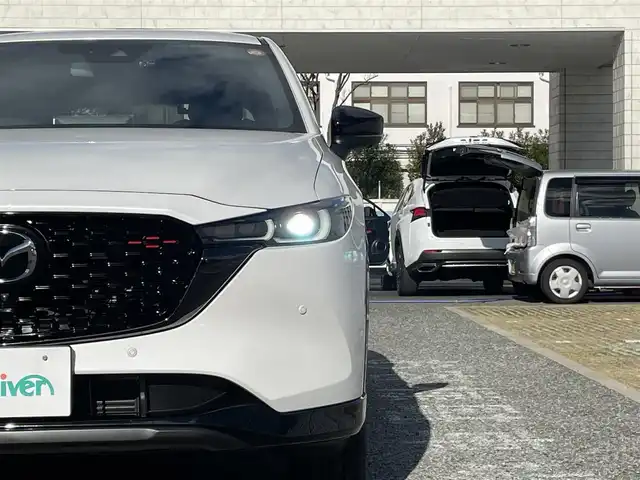 マツダ ＣＸ－５ XD スポーツアピアランス 兵庫県 2023(令5)年 1.5万km ロジウムホワイトプレミアムメタリック /ワンオーナー//R6/7年ディーラー点検記録簿有//アクティブドライビングディスプレイ（HUD）//マツダコネクトナビ//地デジ/BT/USB/Apple Car Play/Android Auto//ステアリングリモコン（ステアリングヒーター付）//本革シート//前席電動/ヒーター/運転席メモリ//パワーバックドア//パドルシフト//純正19インチAW//オートLEDヘッドランプ//ドライブレコーダー前後//トノカバー//コーナーセンサー//ワイヤレス充電器/【i-ACTIVSENSE】//アダプティブLEDヘッドライト（ALH）//ブラインドスポットモニタリング（BSM）//交通標識認識システム（TSR）//車間認知支援システム//ドライバーアテンションアラート（DAA）//リアクロストラフィックアラート（RCTA）//車線逸脱警報システム//360度ビューモニター//マツダレーダークルーズコントロール（MRCC）//クルージング&トラフィックサポート（CTS）//レーンキープアシストシステム（LAS）//アドバンストスマートシティブレーキサポート//AT誤発進抑制制御（前進時）//スマートシティブレーキサポートリヤ//AT誤後進抑制制御（後退時）