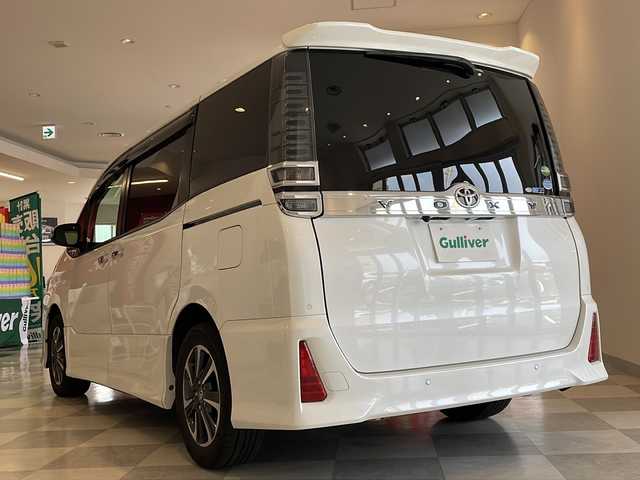 トヨタ ヴォクシー ZS 煌Ⅱ 福井県 2020(令2)年 5万km ホワイトパールクリスタルシャイン 純正9インチSDナビ/フルセグTV/バックカメラ/フリップダウンモニター/純正サイドスポイラー/ビルトインETC/両側パワースライドドア/クルーズコントロール/レーンキープアシスト/コーナーセンサー/MTモード付AT/純正１６インチアルミホイール/LEDヘッドライト/フォグランプ/オートライト/オートハイビーム/衝突被害軽減ブレーキ/純正フロアマット/リアロールサンシェード/プッシュスタート/スマートキー