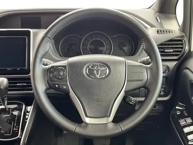 トヨタ ヴォクシー ZS 煌Ⅱ 新潟県 2020(令2)年 5万km ホワイトパールクリスタルシャイン 純正9インチSDナビ/フルセグTV/バックカメラ/フリップダウンモニター/純正サイドスポイラー/ビルトインETC/両側パワースライドドア/クルーズコントロール/レーンキープアシスト/コーナーセンサー/MTモード付AT/純正１６インチアルミホイール/LEDヘッドライト/フォグランプ/オートライト/オートハイビーム/衝突被害軽減ブレーキ/純正フロアマット/リアロールサンシェード/プッシュスタート/スマートキー