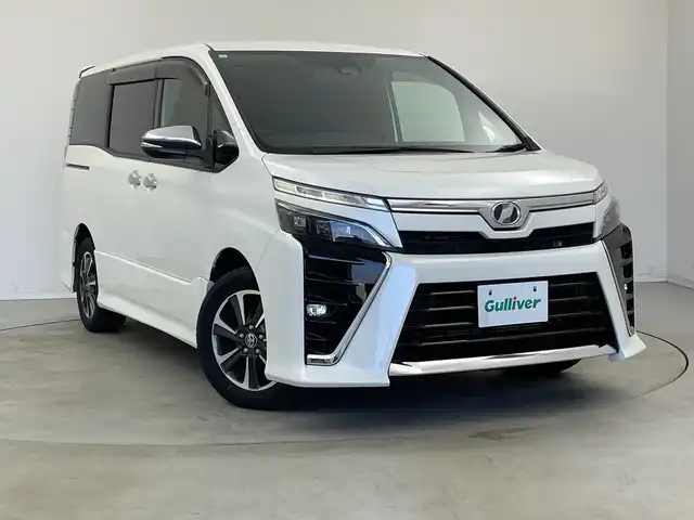 トヨタ ヴォクシー ZS 煌Ⅱ 新潟県 2020(令2)年 5万km ホワイトパールクリスタルシャイン 純正9インチSDナビ/フルセグTV/バックカメラ/フリップダウンモニター/純正サイドスポイラー/ビルトインETC/両側パワースライドドア/クルーズコントロール/レーンキープアシスト/コーナーセンサー/MTモード付AT/純正１６インチアルミホイール/LEDヘッドライト/フォグランプ/オートライト/オートハイビーム/衝突被害軽減ブレーキ/純正フロアマット/リアロールサンシェード/プッシュスタート/スマートキー