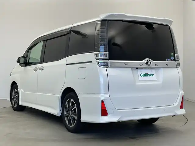 トヨタ ヴォクシー ZS 煌Ⅱ 新潟県 2020(令2)年 5万km ホワイトパールクリスタルシャイン 純正9インチSDナビ/フルセグTV/バックカメラ/フリップダウンモニター/純正サイドスポイラー/ビルトインETC/両側パワースライドドア/クルーズコントロール/レーンキープアシスト/コーナーセンサー/MTモード付AT/純正１６インチアルミホイール/LEDヘッドライト/フォグランプ/オートライト/オートハイビーム/衝突被害軽減ブレーキ/純正フロアマット/リアロールサンシェード/プッシュスタート/スマートキー