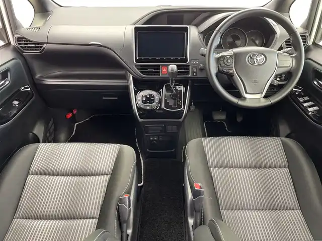 トヨタ ヴォクシー ZS 煌Ⅱ 新潟県 2020(令2)年 5万km ホワイトパールクリスタルシャイン 純正9インチSDナビ/フルセグTV/バックカメラ/フリップダウンモニター/純正サイドスポイラー/ビルトインETC/両側パワースライドドア/クルーズコントロール/レーンキープアシスト/コーナーセンサー/MTモード付AT/純正１６インチアルミホイール/LEDヘッドライト/フォグランプ/オートライト/オートハイビーム/衝突被害軽減ブレーキ/純正フロアマット/リアロールサンシェード/プッシュスタート/スマートキー