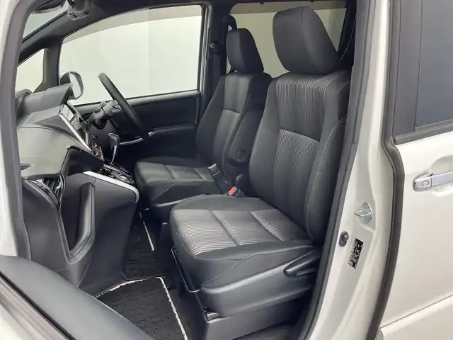 トヨタ ヴォクシー ZS 煌Ⅱ 新潟県 2020(令2)年 5万km ホワイトパールクリスタルシャイン 純正9インチSDナビ/フルセグTV/バックカメラ/フリップダウンモニター/純正サイドスポイラー/ビルトインETC/両側パワースライドドア/クルーズコントロール/レーンキープアシスト/コーナーセンサー/MTモード付AT/純正１６インチアルミホイール/LEDヘッドライト/フォグランプ/オートライト/オートハイビーム/衝突被害軽減ブレーキ/純正フロアマット/リアロールサンシェード/プッシュスタート/スマートキー