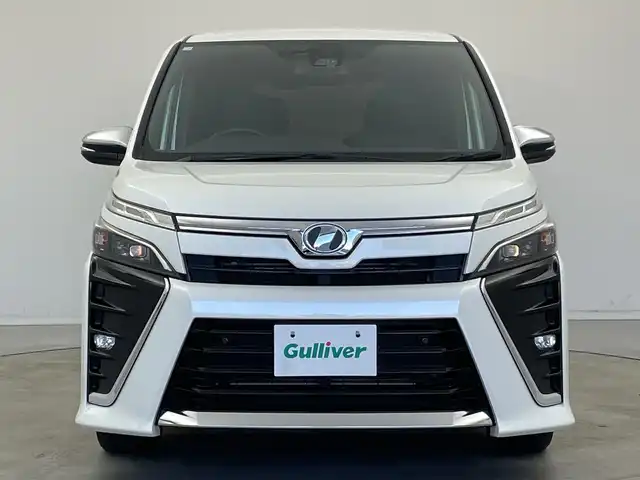 トヨタ ヴォクシー ZS 煌Ⅱ 新潟県 2020(令2)年 5万km ホワイトパールクリスタルシャイン 純正9インチSDナビ/フルセグTV/バックカメラ/フリップダウンモニター/純正サイドスポイラー/ビルトインETC/両側パワースライドドア/クルーズコントロール/レーンキープアシスト/コーナーセンサー/MTモード付AT/純正１６インチアルミホイール/LEDヘッドライト/フォグランプ/オートライト/オートハイビーム/衝突被害軽減ブレーキ/純正フロアマット/リアロールサンシェード/プッシュスタート/スマートキー