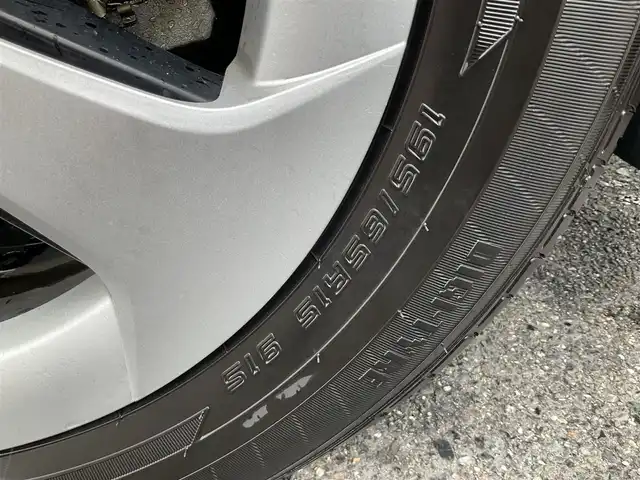 トヨタ プリウス S 滋賀県 2013(平25)年 9.2万km レッドマイカメタリック 車検8年12月まで/純正7インチナビ/Bluetooth 、CD、ワンセグテレビ/バックカメラ/ビルトインETC/HIDヘッドライト/ステアリングスイッチ/純正フロアマット/プッシュスタート/ドアバイザー/取扱説明書/保証書