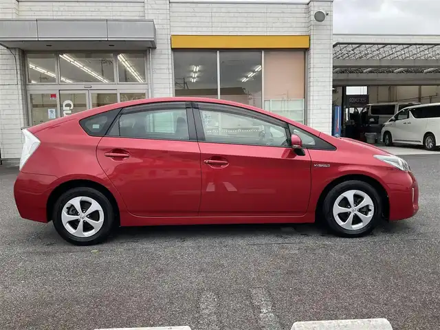 トヨタ プリウス S 滋賀県 2013(平25)年 9.2万km レッドマイカメタリック 車検8年12月まで/純正7インチナビ/Bluetooth 、CD、ワンセグテレビ/バックカメラ/ビルトインETC/HIDヘッドライト/ステアリングスイッチ/純正フロアマット/プッシュスタート/ドアバイザー/取扱説明書/保証書