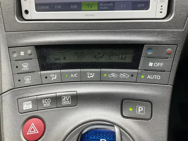 トヨタ プリウス S 滋賀県 2013(平25)年 9.2万km レッドマイカメタリック 車検8年12月まで/純正7インチナビ/Bluetooth 、CD、ワンセグテレビ/バックカメラ/ビルトインETC/HIDヘッドライト/ステアリングスイッチ/純正フロアマット/プッシュスタート/ドアバイザー/取扱説明書/保証書