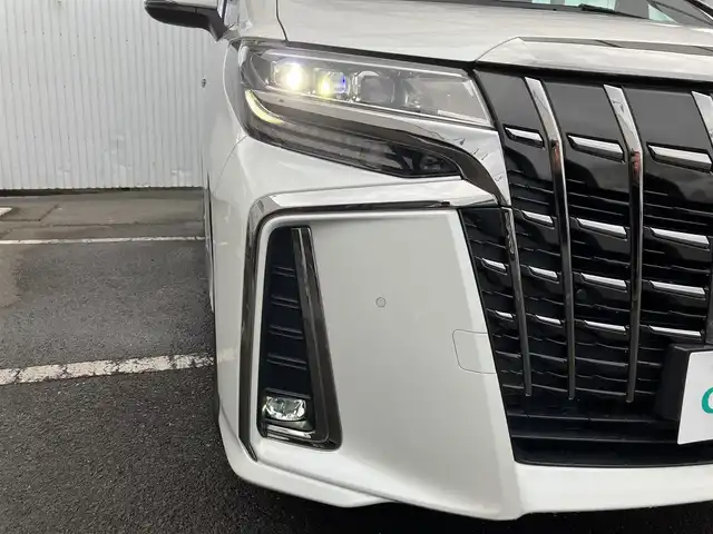 トヨタ アルファード S タイプゴールド 三重県 2020(令2)年 7.7万km ホワイトパールクリスタルシャイン ワンオーナー/ムーンルーフ/パワーバックドア /純正フリップダウンモニター/Toyota Safety Sense/ ・PCS(プリクラッシュセーフティ)/ ・LTA(レーントレーシングアシスト)/ ・AHB(オートマチックハイビーム)/ ・RSA(ロードサインアシスト)/ ・レーダークルーズコントロール/ ・先行車発進告知機能/♪ブラインドスポットモニター/♪リヤクロストラフィックアラート/♪パーキングサポートブレーキ/♪クリアランスソナー/♪純正ディスプレイオーディオ/・フルセグ・CD/DVD再生・USB/・Apple Car Play・Mira Cast/・Android Auto・BTオーディオ/♪バックガイドカメラ/♪デジタルインナーミラー/♪両側ワンタッチパワースライドドア/♪オートブレーキホールド/♪スマートキーx2/♪プッシュスタート/♪ハーフレザーシート/♪オットマン/♪三眼LEDヘッドライト/♪LEDフォグライト /♪オートライト/♪オートリトラクタブルミラー/♪ウィンカーミラー/♪純正17インチAW/♪ドライブレコーダー前後/♪ウッドコンビステアリング/♪ステアリングスイッチ/♪フロアマット/♪ビルトインETC/♪横滑り防止装置/♪サイド/カーテン/ニーエアバック