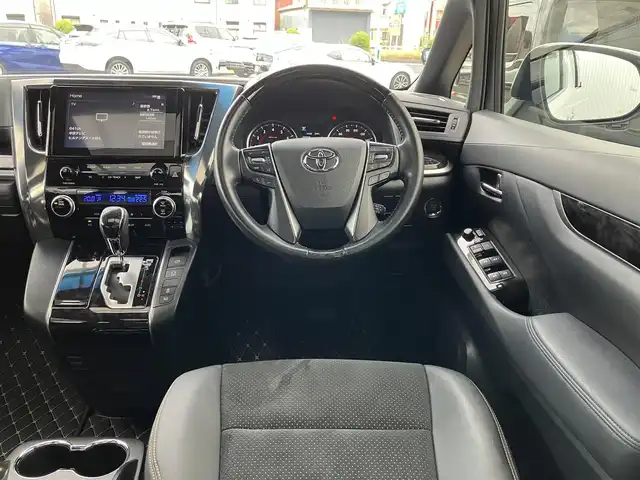 トヨタ アルファード S タイプゴールド 三重県 2020(令2)年 7.7万km ホワイトパールクリスタルシャイン ワンオーナー/ムーンルーフ/パワーバックドア /純正フリップダウンモニター/Toyota Safety Sense/ ・PCS(プリクラッシュセーフティ)/ ・LTA(レーントレーシングアシスト)/ ・AHB(オートマチックハイビーム)/ ・RSA(ロードサインアシスト)/ ・レーダークルーズコントロール/ ・先行車発進告知機能/♪ブラインドスポットモニター/♪リヤクロストラフィックアラート/♪パーキングサポートブレーキ/♪クリアランスソナー/♪純正ディスプレイオーディオ/・フルセグ・CD/DVD再生・USB/・Apple Car Play・Mira Cast/・Android Auto・BTオーディオ/♪バックガイドカメラ/♪デジタルインナーミラー/♪両側ワンタッチパワースライドドア/♪オートブレーキホールド/♪スマートキーx2/♪プッシュスタート/♪ハーフレザーシート/♪オットマン/♪三眼LEDヘッドライト/♪LEDフォグライト /♪オートライト/♪オートリトラクタブルミラー/♪ウィンカーミラー/♪純正17インチAW/♪ドライブレコーダー前後/♪ウッドコンビステアリング/♪ステアリングスイッチ/♪フロアマット/♪ビルトインETC/♪横滑り防止装置/♪サイド/カーテン/ニーエアバック