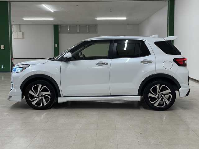 トヨタ ライズ Z 熊本県 2021(令3)年 1.9万km シャイニングホワイトパール 純正ナビ/   （フルセグTV/CD/DVD/Bluetooth/USB）/バックモニター/衝突軽減ブレーキ/コーナセンサー/モデリスタエアロ/前席シートヒーター/レーダークルーズコントロール/レーンキープアシスト/ステアリングスイッチ/アイドリングストップ/前後ドライブレコーダー/純正17インチアルミホイール/プッシュスタート/スマートキー/ＥＴＣ/ＬＥＤライト