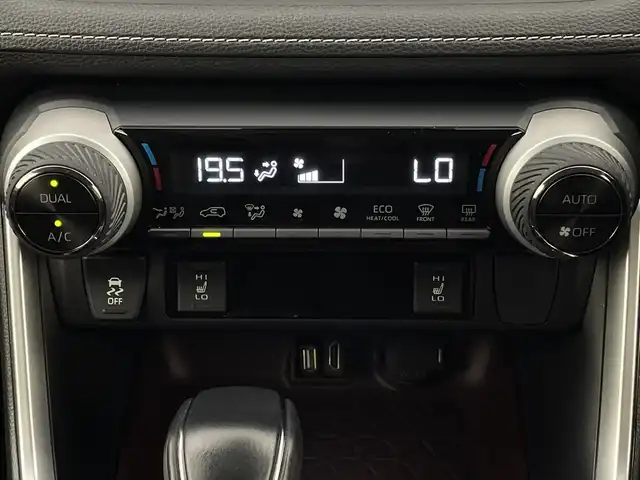 トヨタ ＲＡＶ４ G 新潟県 2020(令2)年 4.8万km ホワイトパールクリスタルシャイン ４WD/トヨタセーフティセンス/モデリスタ/禁煙車/社外SDナビ/　　CD/DVD/AM/FM/フルセグ/BT/SD/HDMI/USB/バックモニター/パワーバックドア/レーダークルーズコントロール/LEDオートライト/オートマチックハイビーム/運転席パワーシート/前席シートヒーター/純正18インチアルミホイール付/社外アルミホイール付スタッドレスタイヤ車載/　　225/65/R17/5ミリ/ステアリングスイッチ/ステアリングヒーター/ドライブレコーダー/ブラインドスポットモニター/USBポート/電動パーキングブレーキ/オートブレーキホールド/スペアキー/スマートキー/ETC