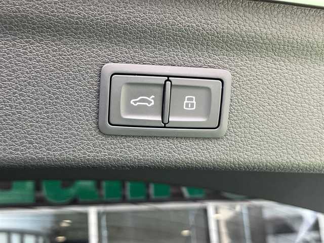アウディ Ｑ３ 35TFSI アドバンスド 神奈川県 2021(令3)年 2.6万km グレイシアホワイトメタリック MMIナビゲーションシステム/（CD・SD・Bluetooth）/ルーフレール/パワーバックドア/全方位カメラ/フルセグTV/リヤビューカメラ/レザーシート/前席シートヒーター/運転席パワーシート/純正18インチAW/LEDヘッドライト/ETC2.0/前後ドライブレコーダー/バーチャルコックピット/アダプティブクルーズ/コーナーセンサー/アドバンスドキー×2/保証書/取扱説明書