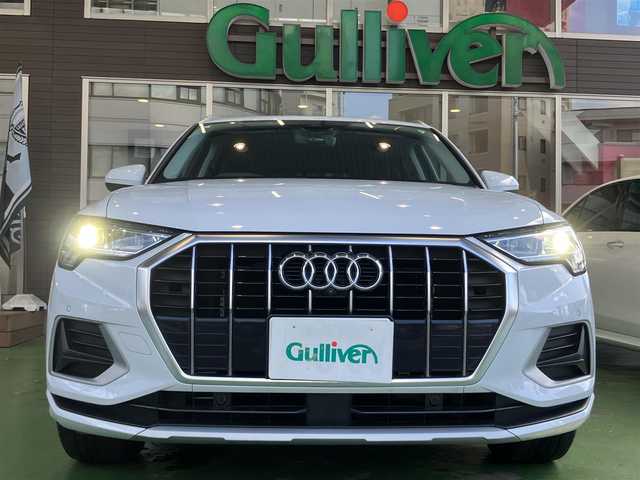 アウディ Ｑ３ 35TFSI アドバンスド 神奈川県 2021(令3)年 2.6万km グレイシアホワイトメタリック MMIナビゲーションシステム/（CD・SD・Bluetooth）/ルーフレール/パワーバックドア/全方位カメラ/フルセグTV/リヤビューカメラ/レザーシート/前席シートヒーター/運転席パワーシート/純正18インチAW/LEDヘッドライト/ETC2.0/前後ドライブレコーダー/バーチャルコックピット/アダプティブクルーズ/コーナーセンサー/アドバンスドキー×2/保証書/取扱説明書