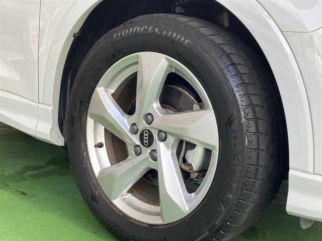アウディ Ｑ３ 35TFSI アドバンスド 神奈川県 2021(令3)年 2.6万km グレイシアホワイトメタリック MMIナビゲーションシステム/（CD・SD・Bluetooth）/ルーフレール/パワーバックドア/全方位カメラ/フルセグTV/リヤビューカメラ/レザーシート/前席シートヒーター/運転席パワーシート/純正18インチAW/LEDヘッドライト/ETC2.0/前後ドライブレコーダー/バーチャルコックピット/アダプティブクルーズ/コーナーセンサー/アドバンスドキー×2/保証書/取扱説明書