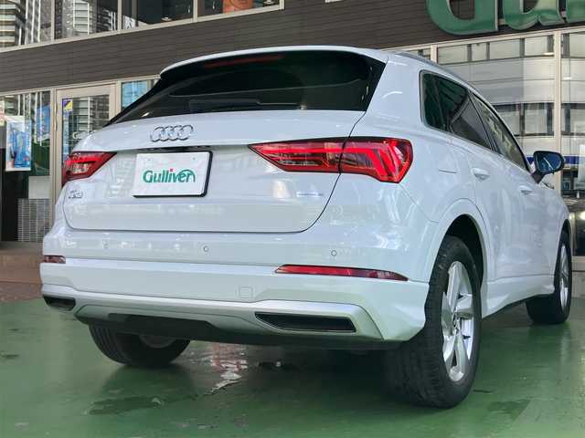 アウディ Ｑ３ 35TFSI アドバンスド 神奈川県 2021(令3)年 2.6万km グレイシアホワイトメタリック MMIナビゲーションシステム/（CD・SD・Bluetooth）/ルーフレール/パワーバックドア/全方位カメラ/フルセグTV/リヤビューカメラ/レザーシート/前席シートヒーター/運転席パワーシート/純正18インチAW/LEDヘッドライト/ETC2.0/前後ドライブレコーダー/バーチャルコックピット/アダプティブクルーズ/コーナーセンサー/アドバンスドキー×2/保証書/取扱説明書