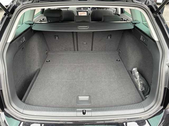 フォルクスワーゲン ゴルフ ヴァリアント TDI コンフォートL マイスター 茨城県 2019(令1)年 5.2万km 黒 純正ナビ/【ジュークボックス・CD・DVD・SD・USB・BT・AUX・AM・FM・TV】/レーダークルコン/ETC2.0/Bカメラ/前後ドラレコ/前後コーナーセンサー/パーキングアシスト/パドルシフト/ブレーキホールド/アイドリングストップ/ルーフレール/アイドリングストップ/BSM/ディーゼル車/純正フロアマット/純正アルミホイール/オートライト/Fフォグ