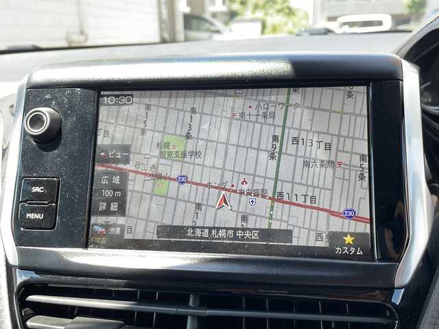 プジョー ２０８ アリュール シエロPKG 道央・札幌 2018(平30)年 3.5万km ビアンカホワイト ステアリングスイッチ/電格ミラー/パーキングアシスト/アイドリングストップ/オートライト/純正ナビ(AM/FM/BT)/パノラマルーフ/バックカメラ/スペアキー/純正フロアマット/ドライブレコーダー前後/ETC