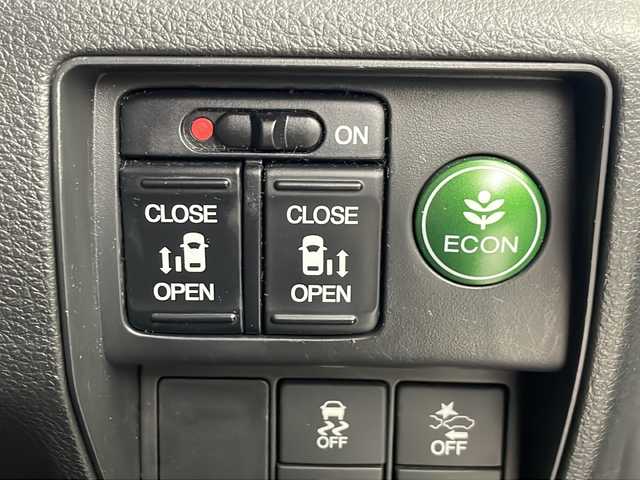 ホンダ オデッセイ ハイブリッド アブソルート ホンダセンシング 埼玉県 2016(平28)年 6.6万km プレミアムヴィーナスブラックP 両側パワースライドドア/純正ナビ/（TV/AM/FM/BT/CD/DVD）/全方位カメラ/２列目オットマン/ビルトインETC/ドライブレコーダー/ブラインドスポットモニター/レーダークルーズコントロール/D席パワーシート/ステアリングリモコン/両側パワースライドドア/後部コーナーセンサー/LEDオートライト/フォグランプ/純正17インチアルミホイール/HDMI/スマートキー×２