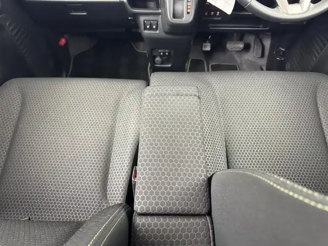 スズキ スペーシア ギア HYBRID XZターボ 愛知県 2022(令4)年 3.8万km クールカーキパールメタリック/ガンメタリック2トーン ターボ搭載/スズキセーフティサポート/　　・デュアルカメラブレーキサポート/　　・アダプティブクルーズコントロール/　　・誤発進抑制機能/　　・車線逸脱警報機能/　　・標識認識機能/ヘッドアップディスプレイ/ケンウッド製８インチ彩速ナビ/　　・CD/DVD/BT/フルセグ/バックカメラ/ドライブレコーダー/ビルトインETC/本革巻ステアリングリモコン/シートヒーター（前席）/両側パワースライドドア/ルーフレール/純正LEDヘッドライト/フォグランプ