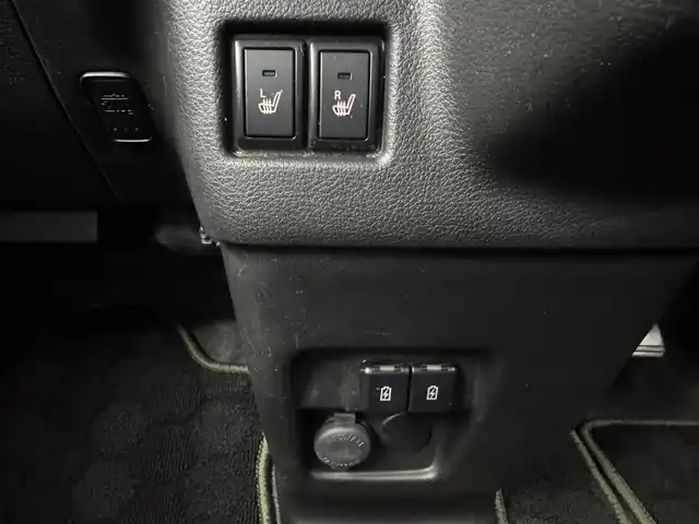 スズキ スペーシア ギア HYBRID XZターボ 愛知県 2022(令4)年 3.8万km クールカーキパールメタリック/ガンメタリック2トーン ターボ搭載/スズキセーフティサポート/　　・デュアルカメラブレーキサポート/　　・アダプティブクルーズコントロール/　　・誤発進抑制機能/　　・車線逸脱警報機能/　　・標識認識機能/ヘッドアップディスプレイ/ケンウッド製８インチ彩速ナビ/　　・CD/DVD/BT/フルセグ/バックカメラ/ドライブレコーダー/ビルトインETC/本革巻ステアリングリモコン/シートヒーター（前席）/両側パワースライドドア/ルーフレール/純正LEDヘッドライト/フォグランプ