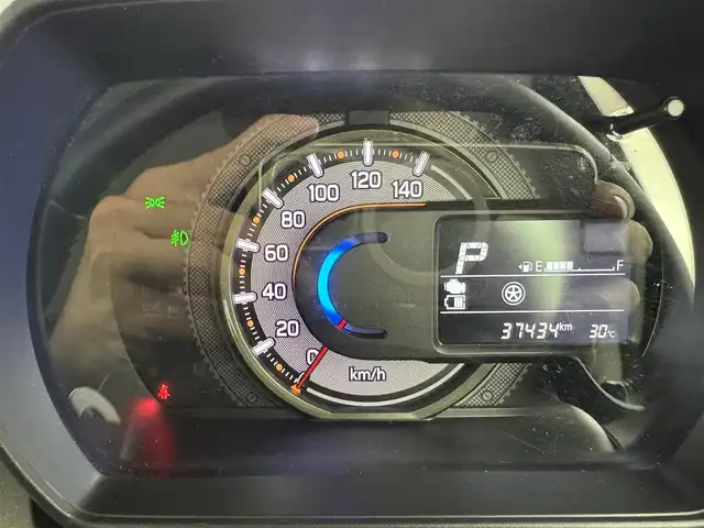 スズキ スペーシア ギア HYBRID XZターボ 愛知県 2022(令4)年 3.8万km クールカーキパールメタリック/ガンメタリック2トーン ターボ搭載/スズキセーフティサポート/　　・デュアルカメラブレーキサポート/　　・アダプティブクルーズコントロール/　　・誤発進抑制機能/　　・車線逸脱警報機能/　　・標識認識機能/ヘッドアップディスプレイ/ケンウッド製８インチ彩速ナビ/　　・CD/DVD/BT/フルセグ/バックカメラ/ドライブレコーダー/ビルトインETC/本革巻ステアリングリモコン/シートヒーター（前席）/両側パワースライドドア/ルーフレール/純正LEDヘッドライト/フォグランプ