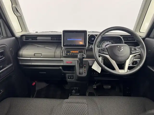 スズキ スペーシア ギア HYBRID XZターボ 愛知県 2022(令4)年 3.8万km クールカーキパールメタリック/ガンメタリック2トーン ターボ搭載/スズキセーフティサポート/　　・デュアルカメラブレーキサポート/　　・アダプティブクルーズコントロール/　　・誤発進抑制機能/　　・車線逸脱警報機能/　　・標識認識機能/ヘッドアップディスプレイ/ケンウッド製８インチ彩速ナビ/　　・CD/DVD/BT/フルセグ/バックカメラ/ドライブレコーダー/ビルトインETC/本革巻ステアリングリモコン/シートヒーター（前席）/両側パワースライドドア/ルーフレール/純正LEDヘッドライト/フォグランプ