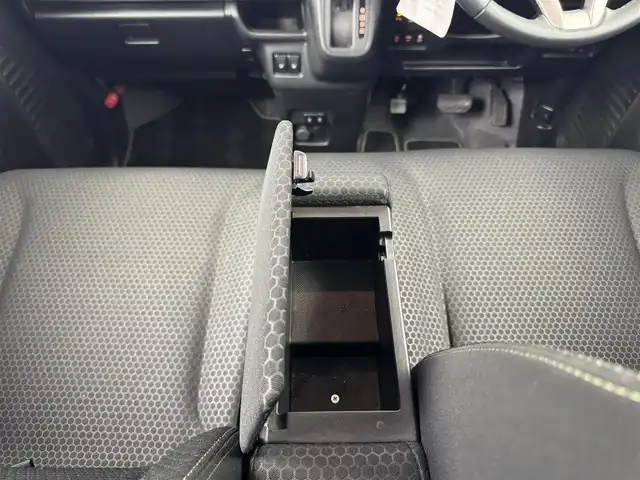 スズキ スペーシア ギア HYBRID XZターボ 愛知県 2022(令4)年 3.8万km クールカーキパールメタリック/ガンメタリック2トーン ターボ搭載/スズキセーフティサポート/　　・デュアルカメラブレーキサポート/　　・アダプティブクルーズコントロール/　　・誤発進抑制機能/　　・車線逸脱警報機能/　　・標識認識機能/ヘッドアップディスプレイ/ケンウッド製８インチ彩速ナビ/　　・CD/DVD/BT/フルセグ/バックカメラ/ドライブレコーダー/ビルトインETC/本革巻ステアリングリモコン/シートヒーター（前席）/両側パワースライドドア/ルーフレール/純正LEDヘッドライト/フォグランプ