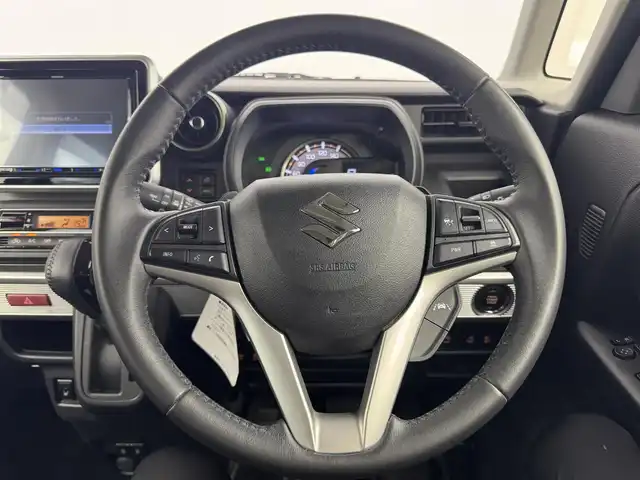 スズキ スペーシア ギア HYBRID XZターボ 愛知県 2022(令4)年 3.8万km クールカーキパールメタリック/ガンメタリック2トーン ターボ搭載/スズキセーフティサポート/　　・デュアルカメラブレーキサポート/　　・アダプティブクルーズコントロール/　　・誤発進抑制機能/　　・車線逸脱警報機能/　　・標識認識機能/ヘッドアップディスプレイ/ケンウッド製８インチ彩速ナビ/　　・CD/DVD/BT/フルセグ/バックカメラ/ドライブレコーダー/ビルトインETC/本革巻ステアリングリモコン/シートヒーター（前席）/両側パワースライドドア/ルーフレール/純正LEDヘッドライト/フォグランプ