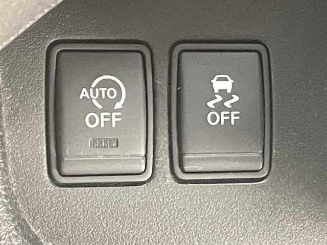 日産 セレナ ハイウェイS G S HV Aセーフ 千葉県 2014(平26)年 8.8万km ブリリアントホワイトパール 禁煙車/衝突軽減ブレーキ/レーンキープアシスト/クルーズコントロール/ディプレイ付き自動防眩式ルームミラー/踏み間違い衝突防止アシスト/フロント＆バックソナー/ふらつき警報/両側パワースライドドア/Pioneer SDナビ/・型式：AVIC-MRZ099/・CD/DVD/地デジTV/Bluetooth/ALPINEフリップダウンモニター/アラウンドビューモニター/ETC/純正アルミホイール/純正フロアマット/本革巻きステアリング/ドアバイザー/後席ロールサンシェード/後席バックテーブル/プッシュスタート/スマートキー/スペアキー1本