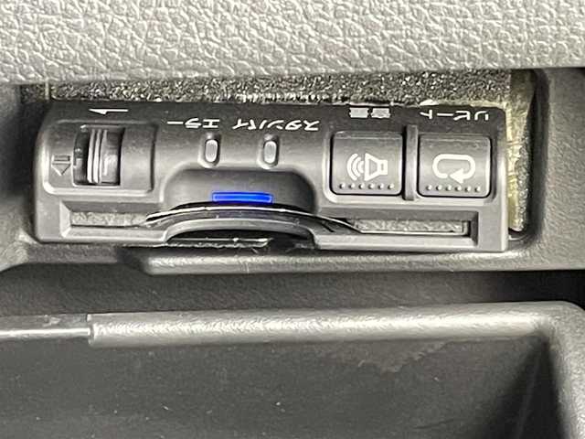 日産 セレナ ハイウェイS G S HV Aセーフ 千葉県 2014(平26)年 8.8万km ブリリアントホワイトパール 禁煙車/衝突軽減ブレーキ/レーンキープアシスト/クルーズコントロール/ディプレイ付き自動防眩式ルームミラー/踏み間違い衝突防止アシスト/フロント＆バックソナー/ふらつき警報/両側パワースライドドア/Pioneer SDナビ/・型式：AVIC-MRZ099/・CD/DVD/地デジTV/Bluetooth/ALPINEフリップダウンモニター/アラウンドビューモニター/ETC/純正アルミホイール/純正フロアマット/本革巻きステアリング/ドアバイザー/後席ロールサンシェード/後席バックテーブル/プッシュスタート/スマートキー/スペアキー1本