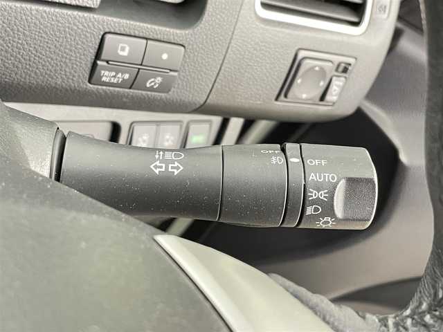 日産 セレナ ハイウェイS G S HV Aセーフ 千葉県 2014(平26)年 8.8万km ブリリアントホワイトパール 禁煙車/衝突軽減ブレーキ/レーンキープアシスト/クルーズコントロール/ディプレイ付き自動防眩式ルームミラー/踏み間違い衝突防止アシスト/フロント＆バックソナー/ふらつき警報/両側パワースライドドア/Pioneer SDナビ/・型式：AVIC-MRZ099/・CD/DVD/地デジTV/Bluetooth/ALPINEフリップダウンモニター/アラウンドビューモニター/ETC/純正アルミホイール/純正フロアマット/本革巻きステアリング/ドアバイザー/後席ロールサンシェード/後席バックテーブル/プッシュスタート/スマートキー/スペアキー1本