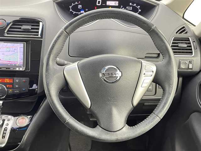 日産 セレナ ハイウェイS G S HV Aセーフ 千葉県 2014(平26)年 8.8万km ブリリアントホワイトパール 禁煙車/衝突軽減ブレーキ/レーンキープアシスト/クルーズコントロール/ディプレイ付き自動防眩式ルームミラー/踏み間違い衝突防止アシスト/フロント＆バックソナー/ふらつき警報/両側パワースライドドア/Pioneer SDナビ/・型式：AVIC-MRZ099/・CD/DVD/地デジTV/Bluetooth/ALPINEフリップダウンモニター/アラウンドビューモニター/ETC/純正アルミホイール/純正フロアマット/本革巻きステアリング/ドアバイザー/後席ロールサンシェード/後席バックテーブル/プッシュスタート/スマートキー/スペアキー1本