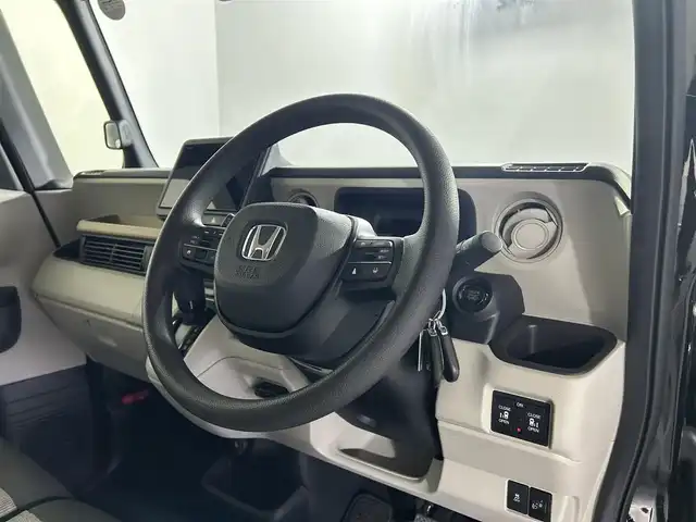ホンダ Ｎ ＢＯＸ 佐賀県 2024(令6)年 1.2万km クリスタルブラックパール 純正8インチディスプレイオーディオ/AM/FM/Bluetooth/AppleCarplay/Androidauto/バックカメラ/衝突被害軽減システム/先行車発進お知らせ機能/レーダークルーズコントロール/レーンアシスト/ロードサインアシスト/クリアランスソアー/横滑り防止装置/ビルトインETC/オートライト/オートマチックハイビーム/LEDヘッドライト/電子パーキング/ブレーキホールド/両側パワースライドドア/シートバックテーブル/後席サンシェード/運転席・助手席シートヒーター/ISOFIX対応シート/チップアップシート/ドアバイザー/純正フロアマット/スマートキー/スペアキー×１