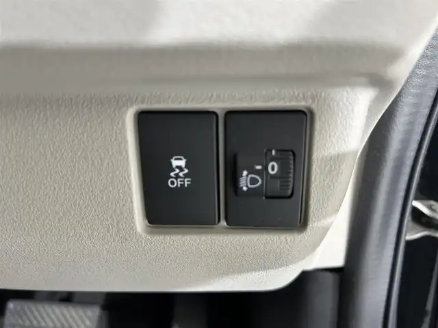 ホンダ Ｎ ＢＯＸ 佐賀県 2024(令6)年 1.2万km クリスタルブラックパール 純正8インチディスプレイオーディオ/AM/FM/Bluetooth/AppleCarplay/Androidauto/バックカメラ/衝突被害軽減システム/先行車発進お知らせ機能/レーダークルーズコントロール/レーンアシスト/ロードサインアシスト/クリアランスソアー/横滑り防止装置/ビルトインETC/オートライト/オートマチックハイビーム/LEDヘッドライト/電子パーキング/ブレーキホールド/両側パワースライドドア/シートバックテーブル/後席サンシェード/運転席・助手席シートヒーター/ISOFIX対応シート/チップアップシート/ドアバイザー/純正フロアマット/スマートキー/スペアキー×１