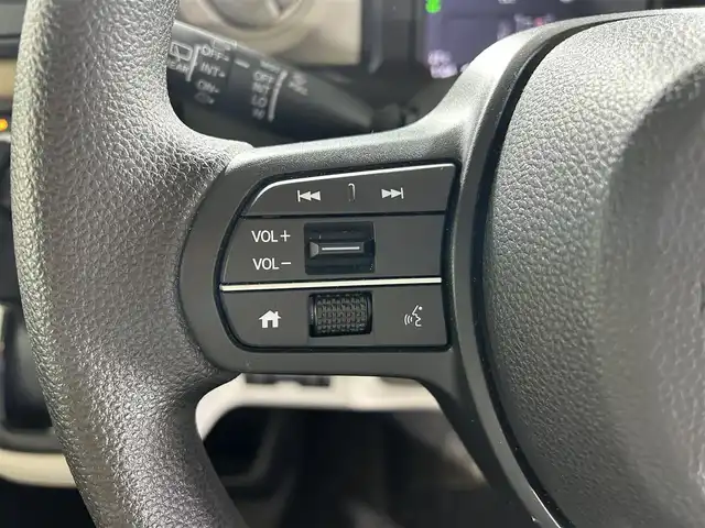 ホンダ Ｎ ＢＯＸ 佐賀県 2024(令6)年 1.2万km クリスタルブラックパール 純正8インチディスプレイオーディオ/AM/FM/Bluetooth/AppleCarplay/Androidauto/バックカメラ/衝突被害軽減システム/先行車発進お知らせ機能/レーダークルーズコントロール/レーンアシスト/ロードサインアシスト/クリアランスソアー/横滑り防止装置/ビルトインETC/オートライト/オートマチックハイビーム/LEDヘッドライト/電子パーキング/ブレーキホールド/両側パワースライドドア/シートバックテーブル/後席サンシェード/運転席・助手席シートヒーター/ISOFIX対応シート/チップアップシート/ドアバイザー/純正フロアマット/スマートキー/スペアキー×１