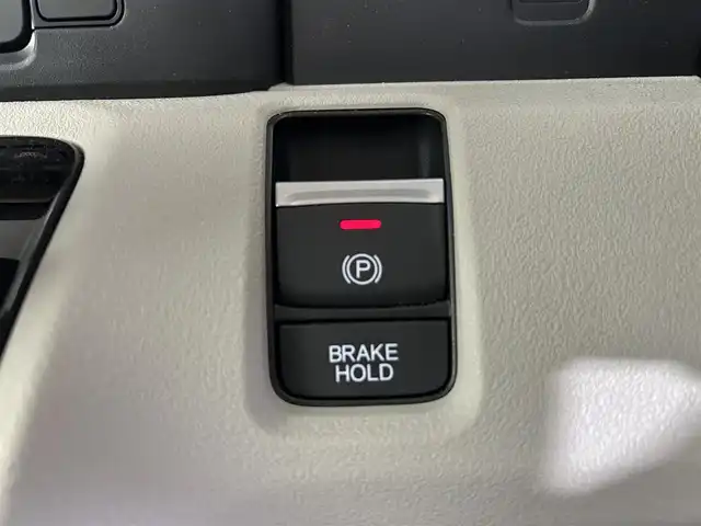 ホンダ Ｎ ＢＯＸ 佐賀県 2024(令6)年 1.2万km クリスタルブラックパール 純正8インチディスプレイオーディオ/AM/FM/Bluetooth/AppleCarplay/Androidauto/バックカメラ/衝突被害軽減システム/先行車発進お知らせ機能/レーダークルーズコントロール/レーンアシスト/ロードサインアシスト/クリアランスソアー/横滑り防止装置/ビルトインETC/オートライト/オートマチックハイビーム/LEDヘッドライト/電子パーキング/ブレーキホールド/両側パワースライドドア/シートバックテーブル/後席サンシェード/運転席・助手席シートヒーター/ISOFIX対応シート/チップアップシート/ドアバイザー/純正フロアマット/スマートキー/スペアキー×１