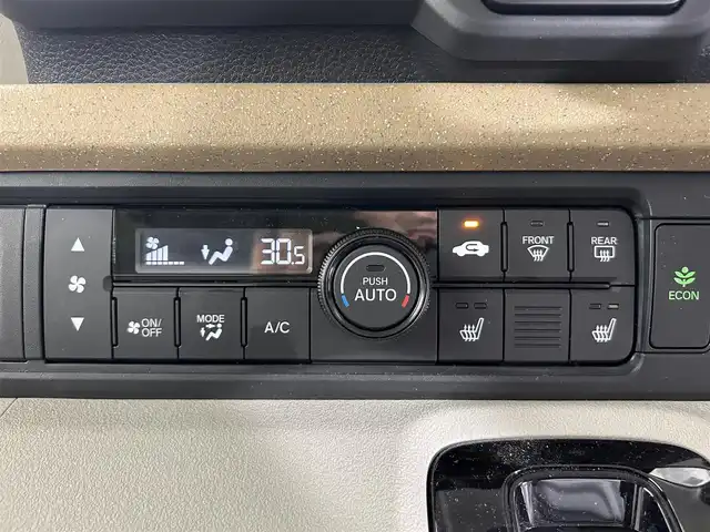 ホンダ Ｎ ＢＯＸ 佐賀県 2024(令6)年 1.2万km クリスタルブラックパール 純正8インチディスプレイオーディオ/AM/FM/Bluetooth/AppleCarplay/Androidauto/バックカメラ/衝突被害軽減システム/先行車発進お知らせ機能/レーダークルーズコントロール/レーンアシスト/ロードサインアシスト/クリアランスソアー/横滑り防止装置/ビルトインETC/オートライト/オートマチックハイビーム/LEDヘッドライト/電子パーキング/ブレーキホールド/両側パワースライドドア/シートバックテーブル/後席サンシェード/運転席・助手席シートヒーター/ISOFIX対応シート/チップアップシート/ドアバイザー/純正フロアマット/スマートキー/スペアキー×１