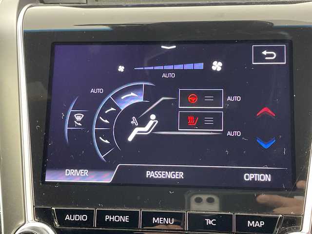 トヨタ クラウン ハイブリッド RS アドバンス 愛知県 2020(令2)年 7万km ホワイトパールクリスタルシャイン 禁煙車/純正8インチナビ/（AM/FM/Bluetooth/フルセグTV/USB)/バックカメラ/トヨタセーフティセンス/・プリクラッシュセーフティ/・レーダークルーズコントロール/・レーントレーシングアシスト/・オートマチックハイビーム/・クリアランスソナー/・ブラインドスポットモニター/ヘッドアップディスプレイ/ETC2.0/前後ドライブレコーダー/ハーフレザーシート/前席シートヒーター/ステアリングヒーター/パワーシート/パドルシフト/純正18インチアルミホイール/プッシュスタート/スマートキー/スペアキー1本/オートライト/LEDヘッドライト/フロントフォグランプ/純正フロアマット/ドアバイザー