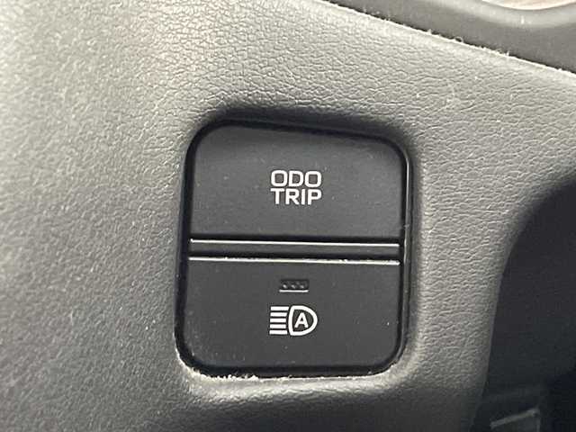 トヨタ クラウン ハイブリッド RS アドバンス 愛知県 2020(令2)年 7万km ホワイトパールクリスタルシャイン 禁煙車/純正8インチナビ/（AM/FM/Bluetooth/フルセグTV/USB)/バックカメラ/トヨタセーフティセンス/・プリクラッシュセーフティ/・レーダークルーズコントロール/・レーントレーシングアシスト/・オートマチックハイビーム/・クリアランスソナー/・ブラインドスポットモニター/ヘッドアップディスプレイ/ETC2.0/前後ドライブレコーダー/ハーフレザーシート/前席シートヒーター/ステアリングヒーター/パワーシート/パドルシフト/純正18インチアルミホイール/プッシュスタート/スマートキー/スペアキー1本/オートライト/LEDヘッドライト/フロントフォグランプ/純正フロアマット/ドアバイザー