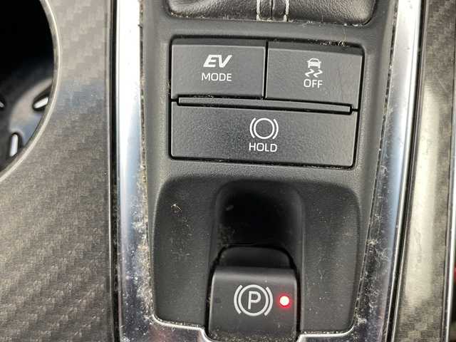 トヨタ クラウン ハイブリッド RS アドバンス 愛知県 2020(令2)年 7万km ホワイトパールクリスタルシャイン 禁煙車/純正8インチナビ/（AM/FM/Bluetooth/フルセグTV/USB)/バックカメラ/トヨタセーフティセンス/・プリクラッシュセーフティ/・レーダークルーズコントロール/・レーントレーシングアシスト/・オートマチックハイビーム/・クリアランスソナー/・ブラインドスポットモニター/ヘッドアップディスプレイ/ETC2.0/前後ドライブレコーダー/ハーフレザーシート/前席シートヒーター/ステアリングヒーター/パワーシート/パドルシフト/純正18インチアルミホイール/プッシュスタート/スマートキー/スペアキー1本/オートライト/LEDヘッドライト/フロントフォグランプ/純正フロアマット/ドアバイザー