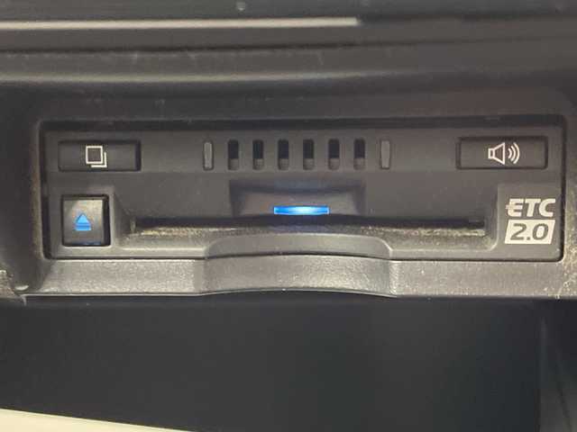 トヨタ クラウン ハイブリッド RS アドバンス 愛知県 2020(令2)年 7万km ホワイトパールクリスタルシャイン 禁煙車/純正8インチナビ/（AM/FM/Bluetooth/フルセグTV/USB)/バックカメラ/トヨタセーフティセンス/・プリクラッシュセーフティ/・レーダークルーズコントロール/・レーントレーシングアシスト/・オートマチックハイビーム/・クリアランスソナー/・ブラインドスポットモニター/ヘッドアップディスプレイ/ETC2.0/前後ドライブレコーダー/ハーフレザーシート/前席シートヒーター/ステアリングヒーター/パワーシート/パドルシフト/純正18インチアルミホイール/プッシュスタート/スマートキー/スペアキー1本/オートライト/LEDヘッドライト/フロントフォグランプ/純正フロアマット/ドアバイザー