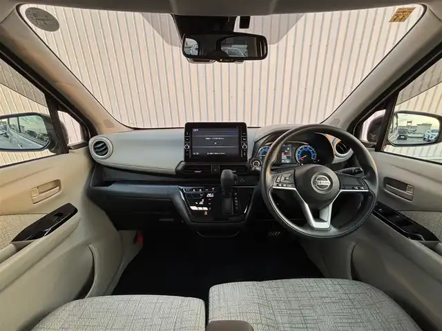 日産 デイズ X 滋賀県 2020(令2)年 6.1万km スターリングシルバーM 純正9インチナビ/・フルセグTV/FM/AM/CD/DVD/・Bluetooth/SD/AUX/全方位カメラ/ステアリングスイッチ/ドライブレコーダー/ETC/エマージェンシーブレーキ/コーナーセンサー/車線逸脱警報/先行車発進お知らせ/速度標識表示/道路標識表示/ふらつき警報/オートライト/オートハイビーム/電格ウィンカーミラー/プッシュスタート/スマートキー/ドアバイザー/ベンチシート