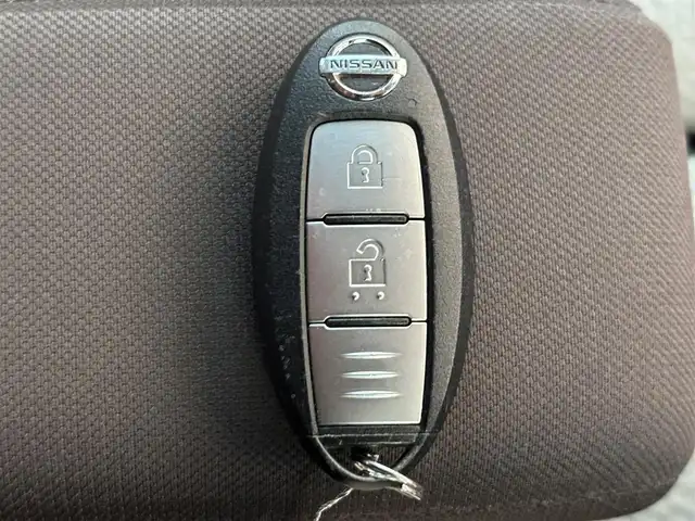 日産 デイズ X 滋賀県 2020(令2)年 6.1万km スターリングシルバーM 純正9インチナビ/・フルセグTV/FM/AM/CD/DVD/・Bluetooth/SD/AUX/全方位カメラ/ステアリングスイッチ/ドライブレコーダー/ETC/エマージェンシーブレーキ/コーナーセンサー/車線逸脱警報/先行車発進お知らせ/速度標識表示/道路標識表示/ふらつき警報/オートライト/オートハイビーム/電格ウィンカーミラー/プッシュスタート/スマートキー/ドアバイザー/ベンチシート